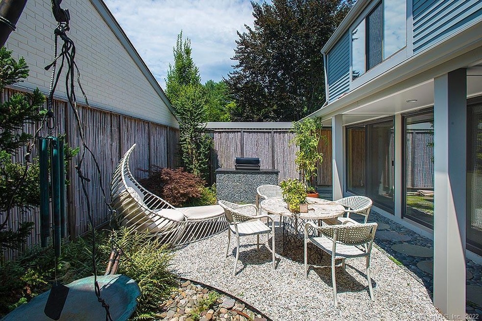 114 Harvest Common unit 114, Westport, CT 06880 - photo 1