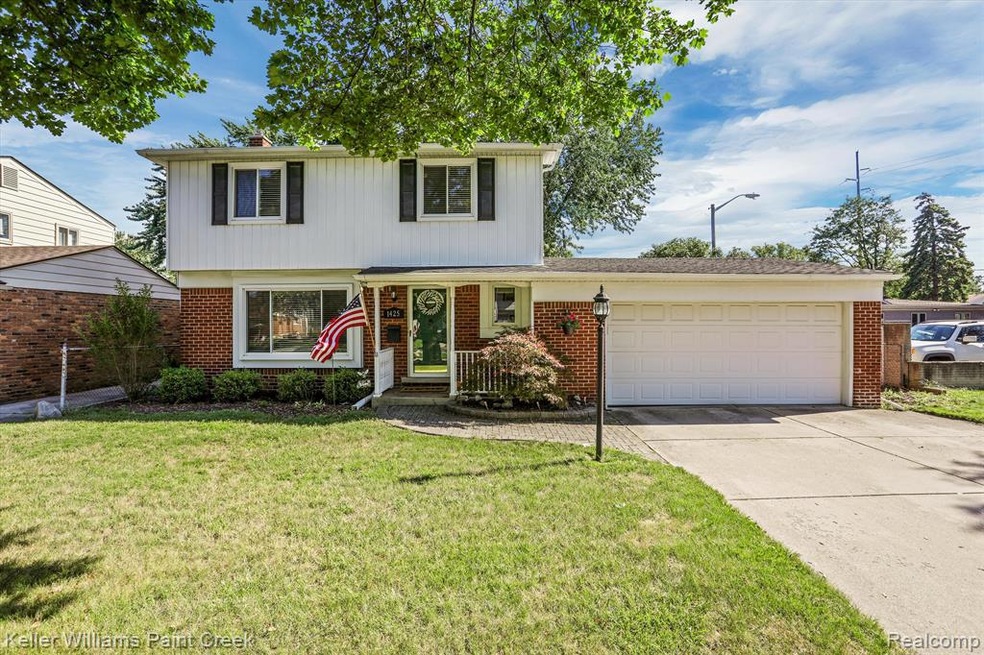 1425 W Elmwood Ave, Clawson, MI 48017 - photo 1