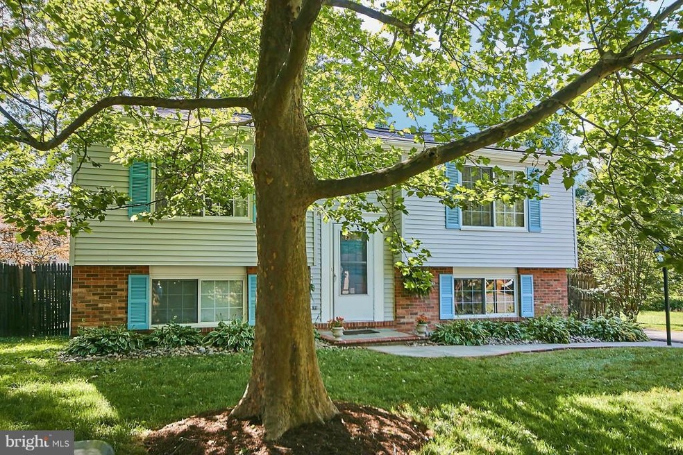 9112 Hunting Pines Place, Fairfax, VA 22032 - photo 1