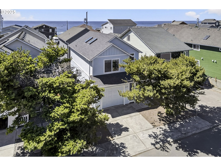 929 NW Spring St, Newport, OR 97365 - photo 1