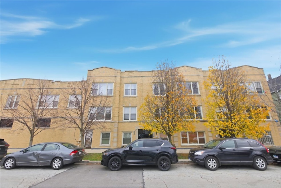 1951 N Monticello Ave unit 2, Chicago, IL 60647 - photo 1