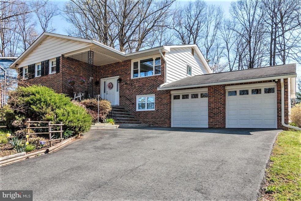 6112 Oak Hill Dr, Sykesville, MD 21784 - photo 1