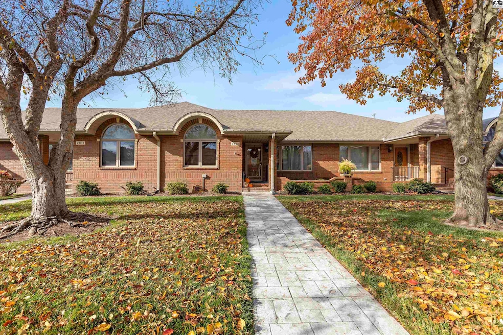 2813 Westminster Dr, Hutchinson, KS 67502 - photo 1