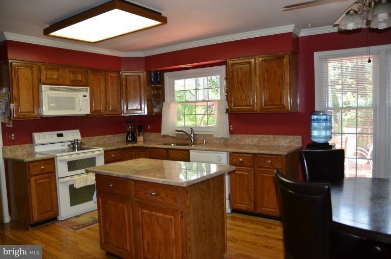 9803 Woodfahl Ct, Burke, VA 22015 - photo 1