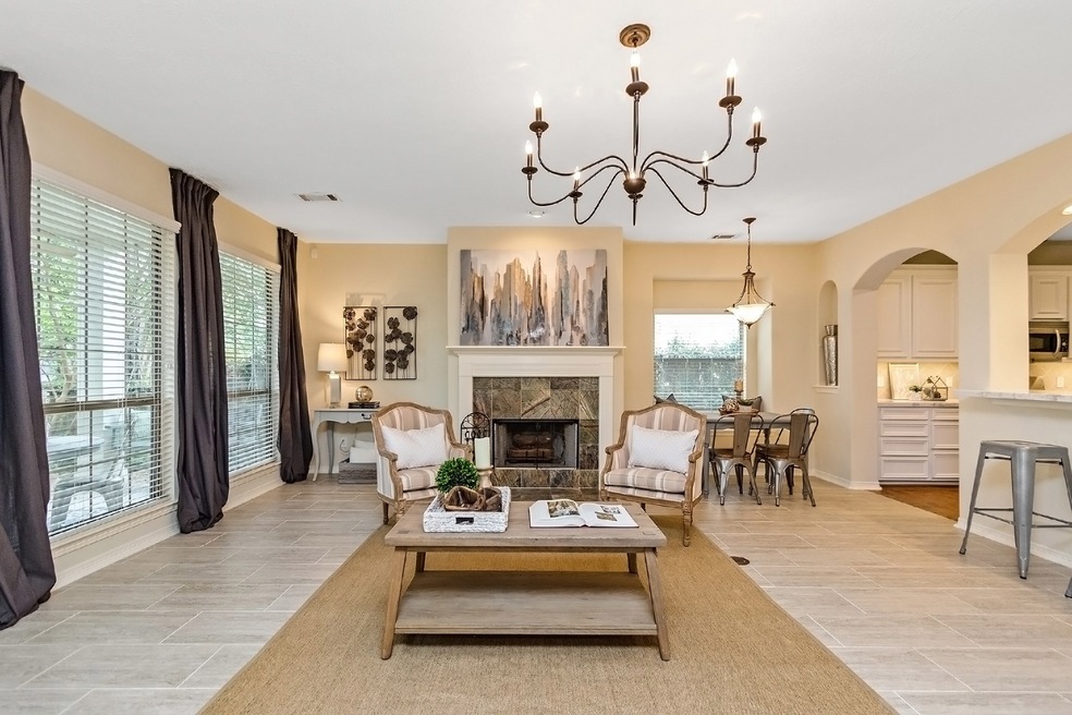 1082 Gardenia Dr, Houston, TX 77018 - photo 1