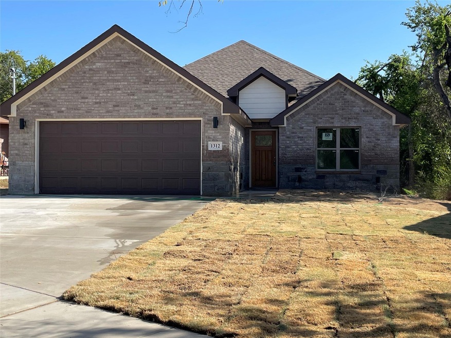 1312 Johnson Ave, Ennis, TX 75119 - photo 1