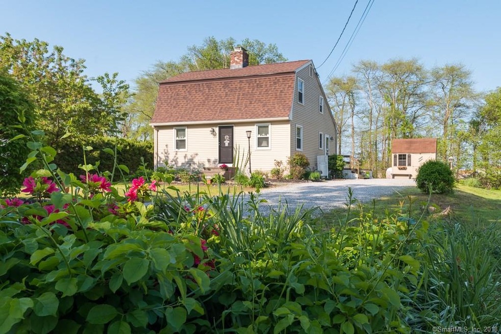 Charming Gambrel Colonial - Welcome to the Beach!