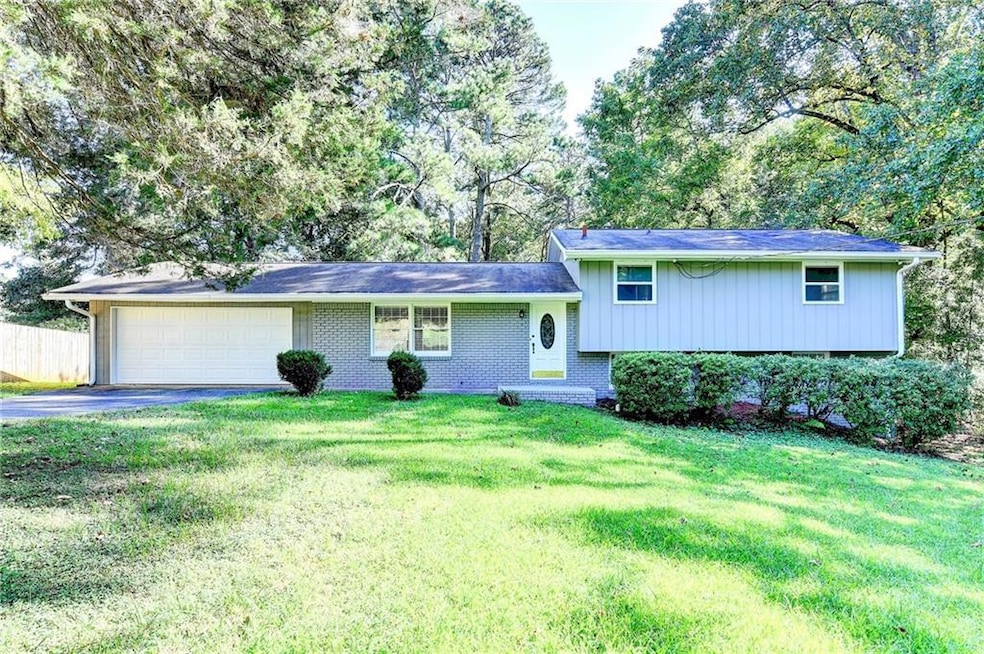 2414 Robin Hood Place NE, Marietta, GA 30068 - photo 1