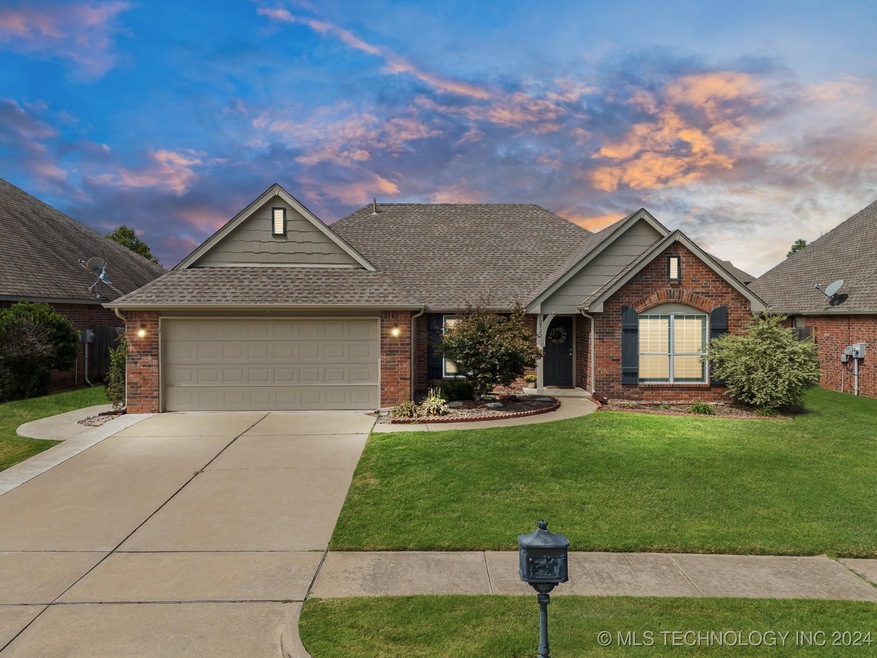12522 S Cedar Place, Jenks, OK 74037 - photo 1