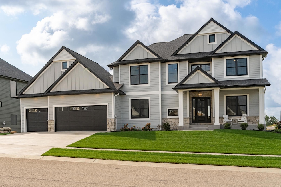 2764 Scenic Point Dr SW