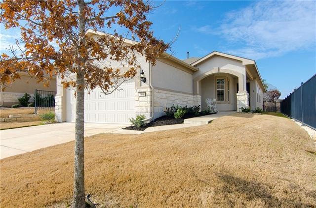 For a relaxing retreat you much come see this beautiful screened porch area.