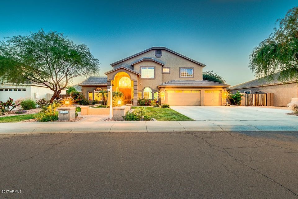 2886 S Birch Way, Gilbert, AZ 85295 - photo 1