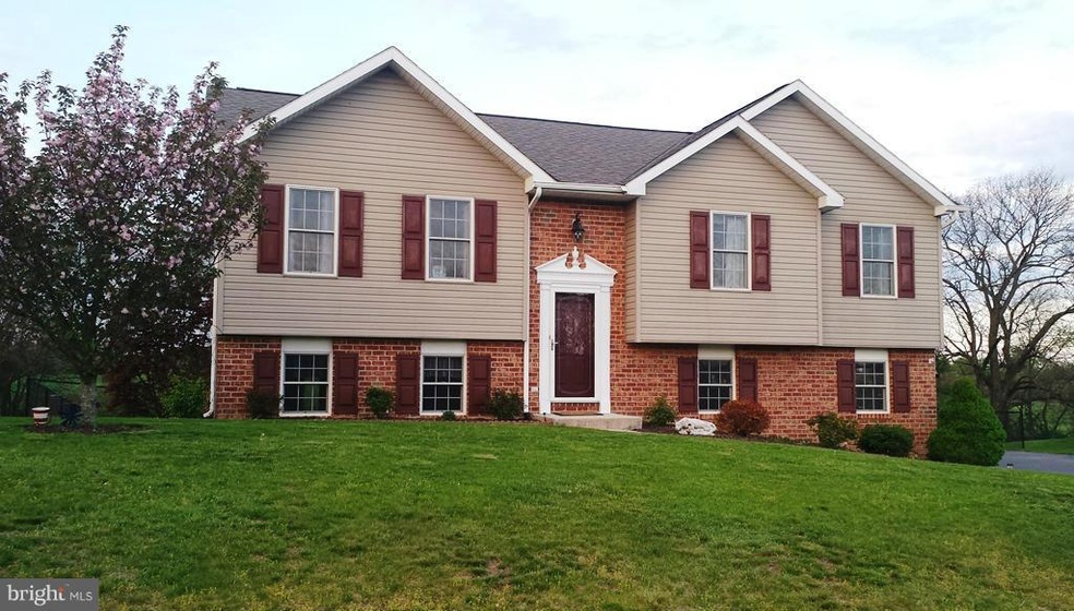 1632 Hamilton Hills Dr, Chambersburg, PA 17202 - photo 1