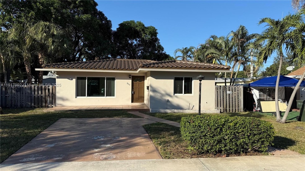 212 SW 13th St unit 1 Front, Dania Beach, FL 33004 - photo 1