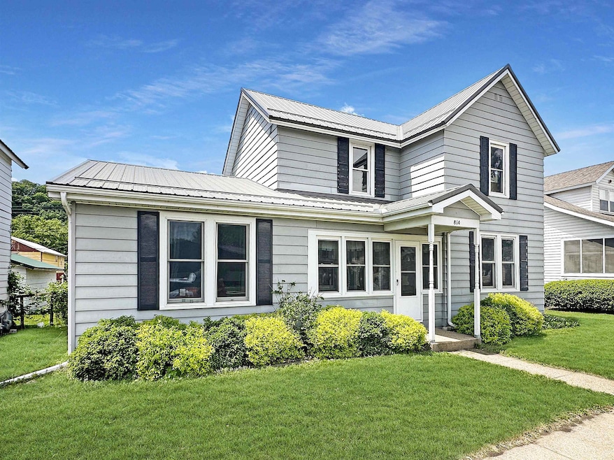 814 S 2nd St, Guttenberg, IA 52052 - photo 1