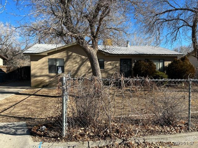 1124 N Kathy Lynn St, Bloomfield, NM 87413 - photo 1