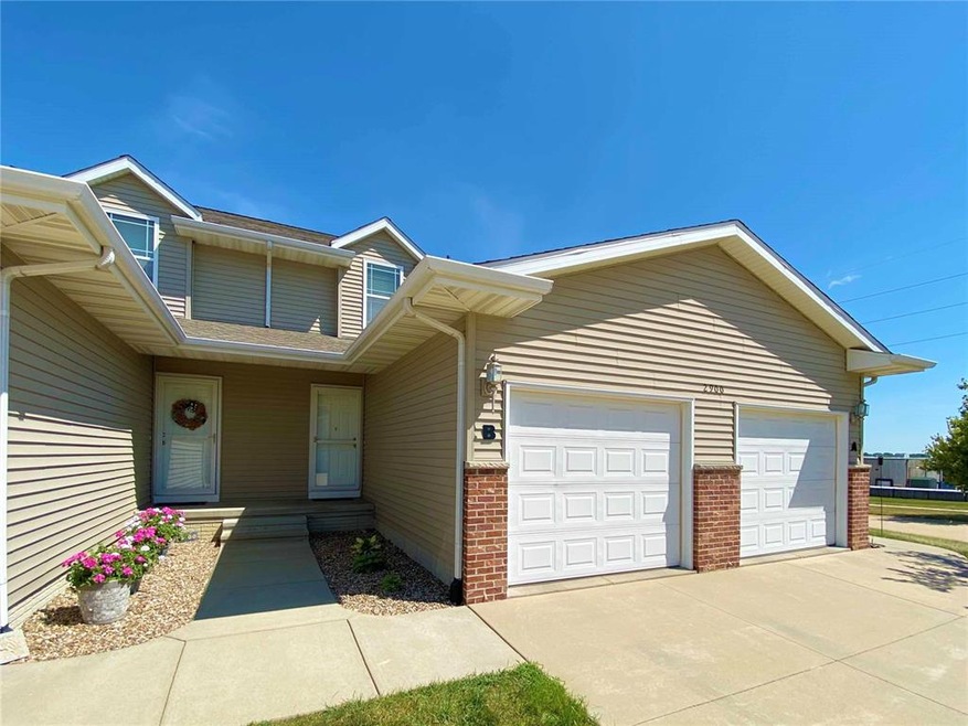 2900 Samuel Ct SW unit B, Cedar Rapids, IA 52404 - photo 1