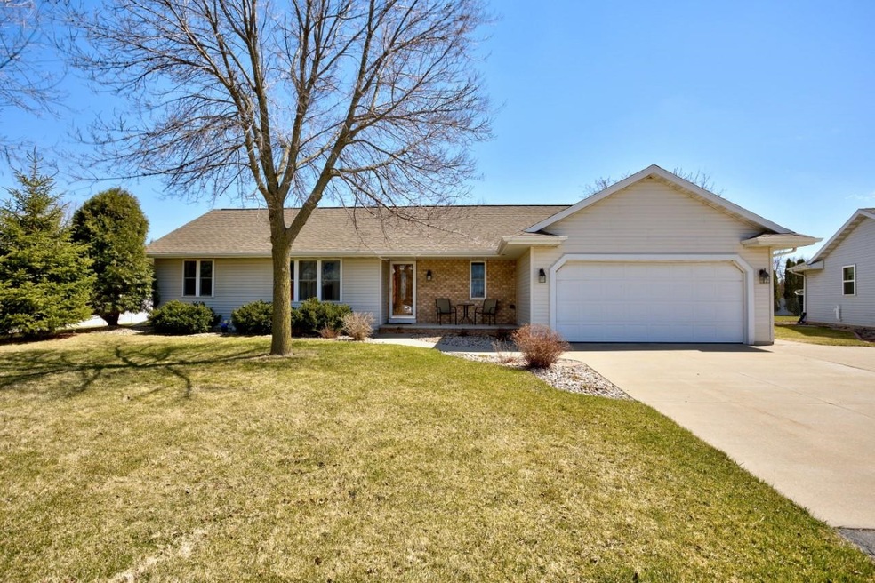 W3283 Heartland Ct, Appleton, WI 54915 - photo 1