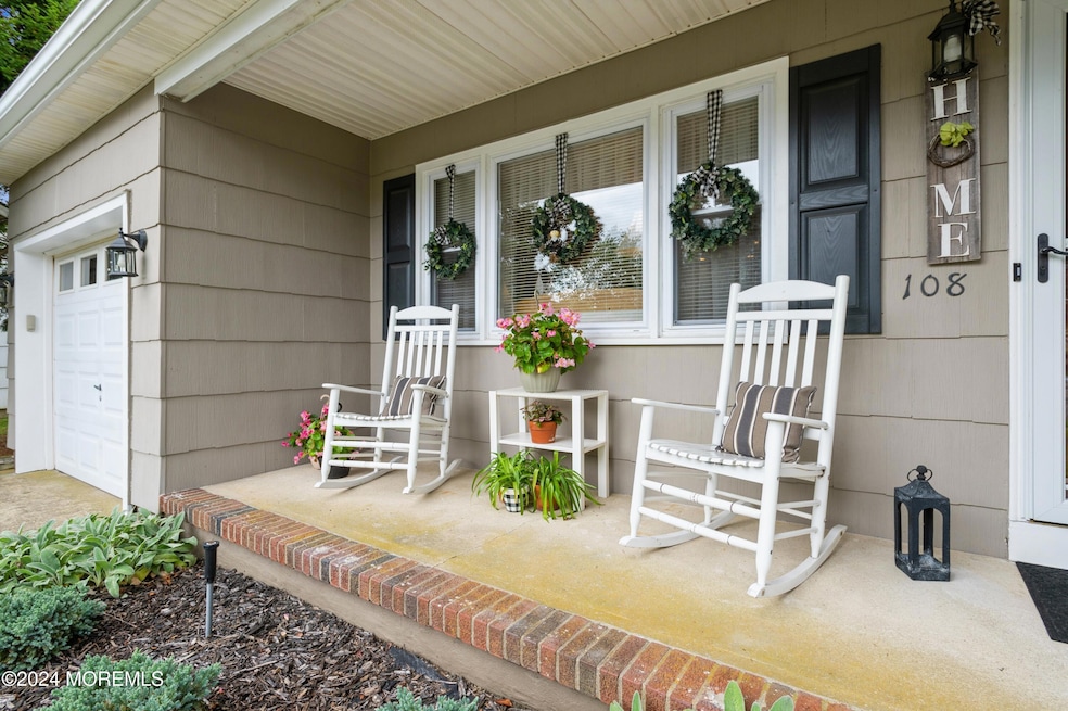21_108GeorgetownRd_65_Porch_HiRes