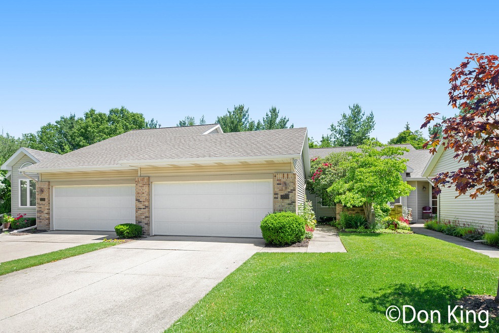 2224MeadowglenNE-27