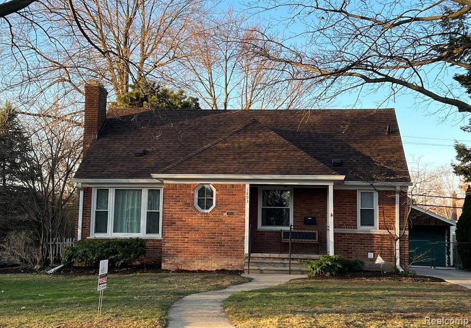 1803 Hawthorne Rd, Grosse Pointe Woods, MI 48236 - photo 1