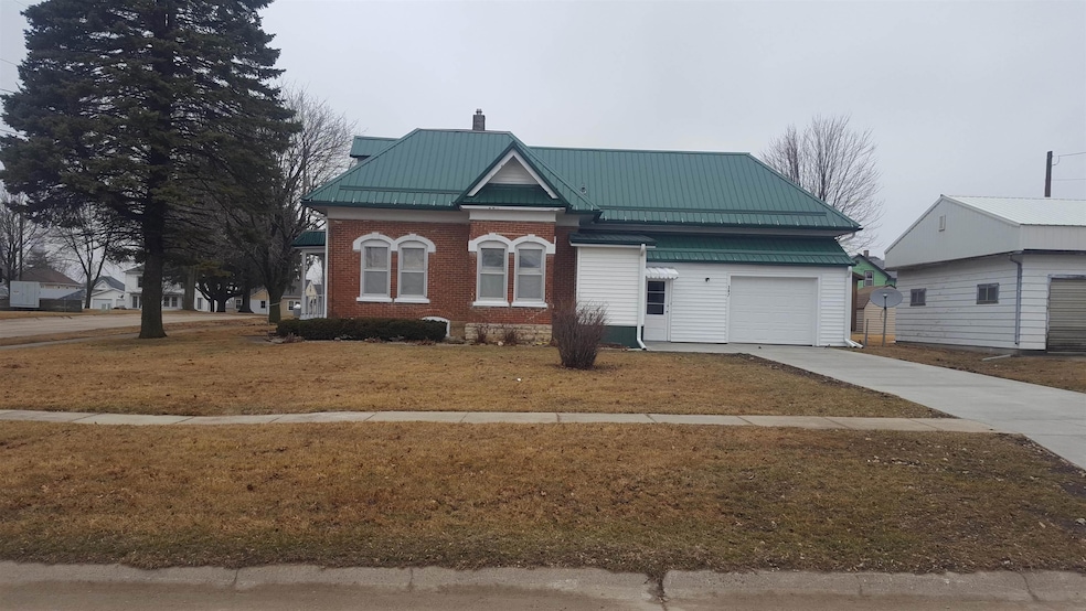 307 S Water St, Monona, IA 52159 - photo 1