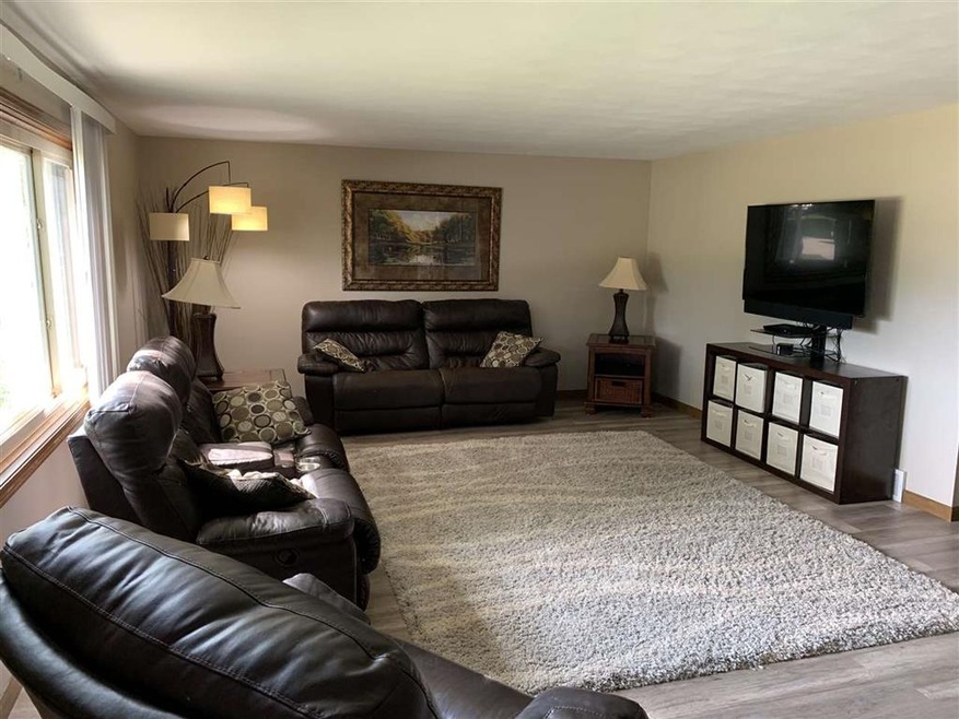 3217 N Blueridge Dr, Appleton, WI 54914 - photo 1