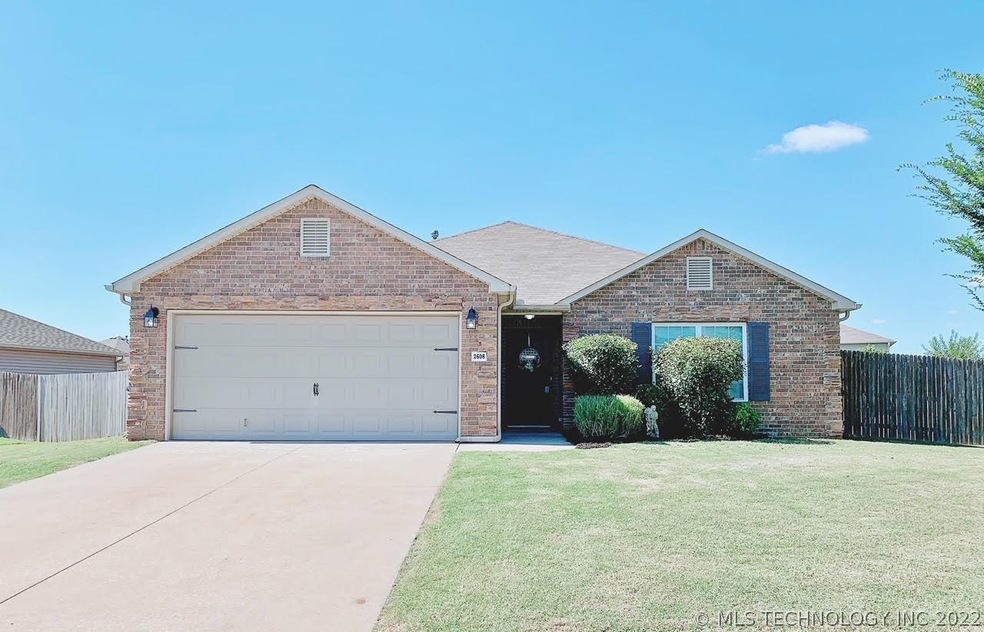 2608 W Fredericksburg St, Broken Arrow, OK 74011 - photo 1