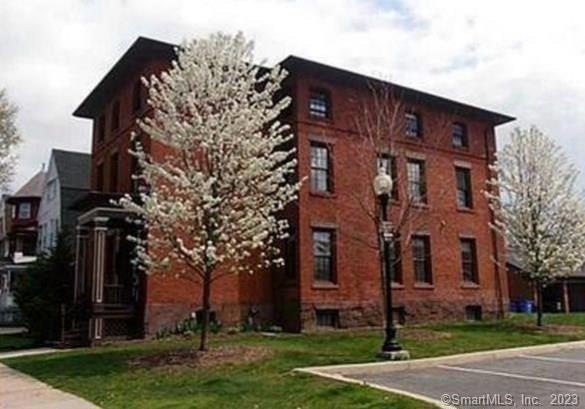 31 Alden St unit 31B, Hartford, CT 06114 - photo 1