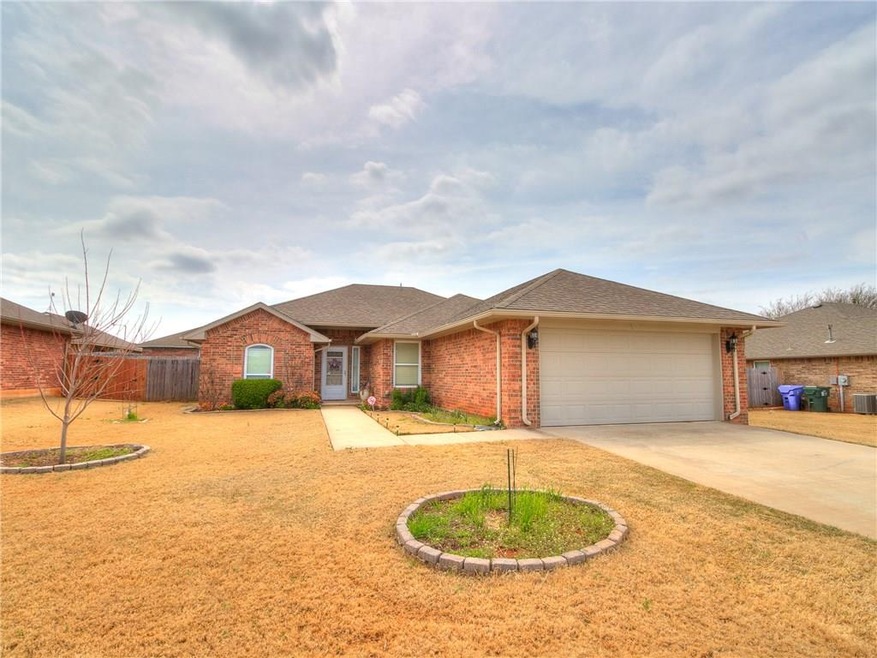 1004 Falco Concolor Dr, Norman, OK 73072 - photo 1
