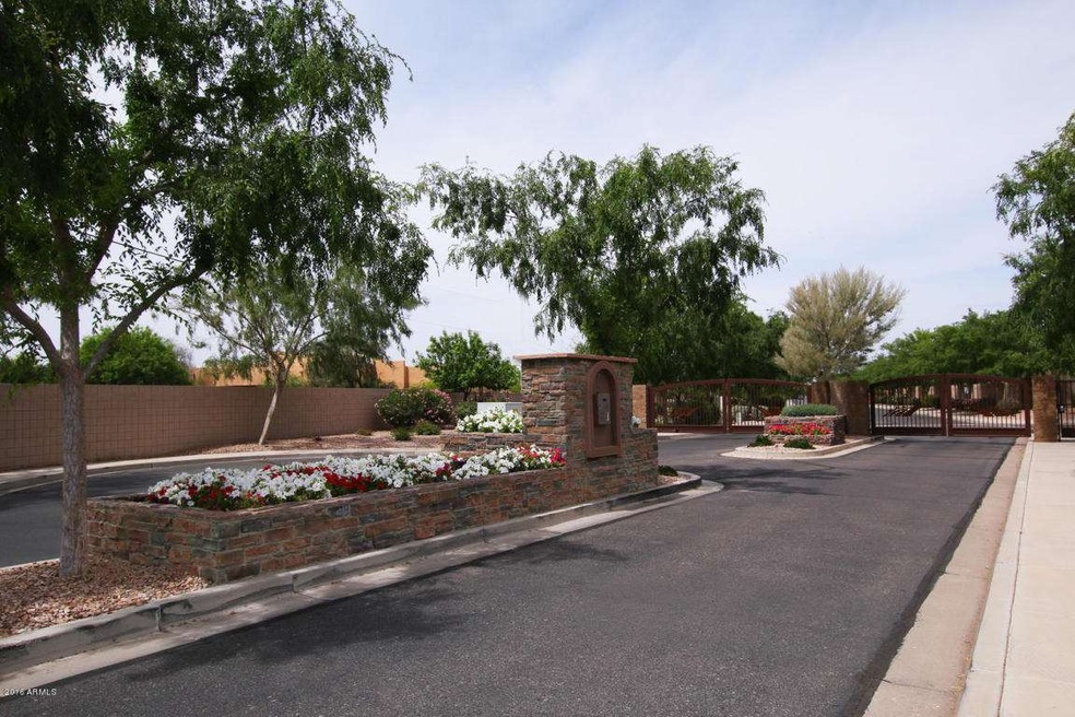 2747 E Horseshoe Pl Chandler-large-042-3