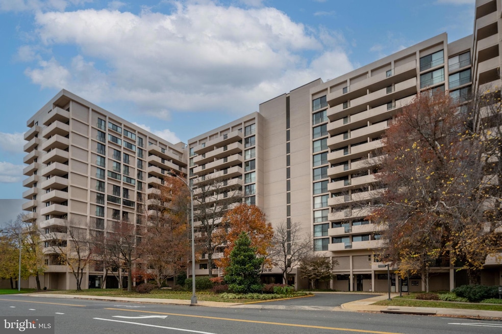 Hyde Park Condominium unit 702, Arlington, VA 22203 - photo 1