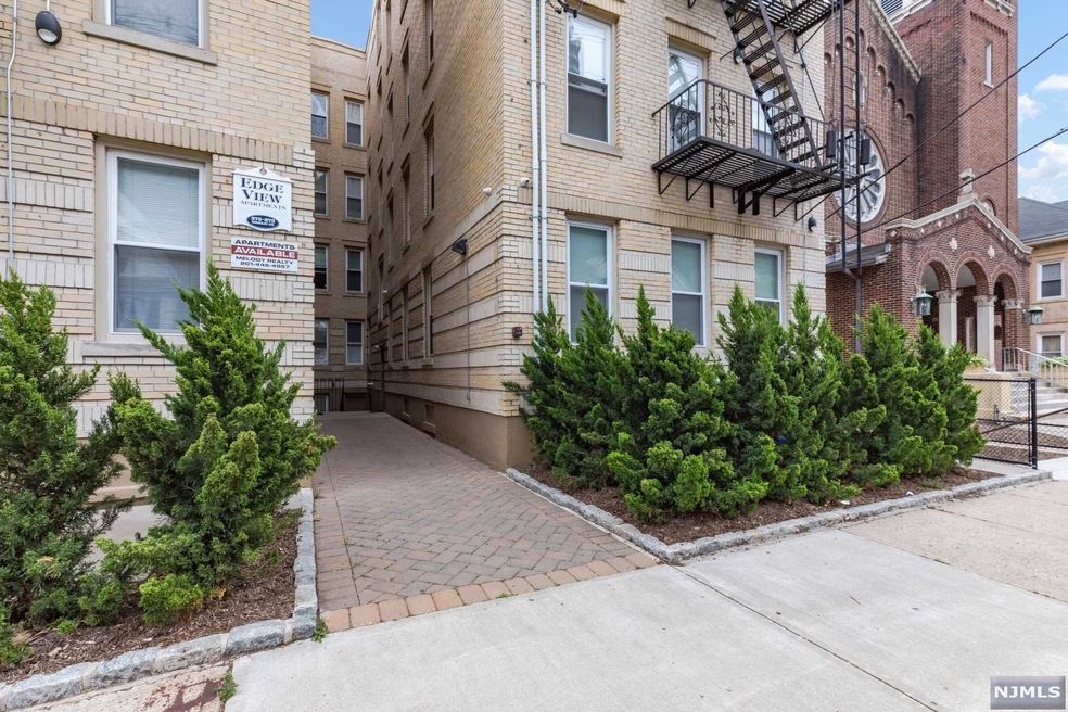 375 Undercliff Ave unit 2, Edgewater, NJ 07020 - photo 1