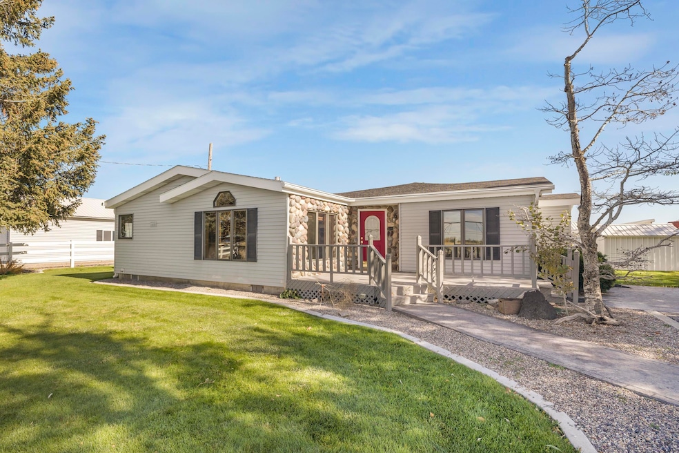 221 Cottonwood Ln, Blackfoot, ID 83221 - photo 1