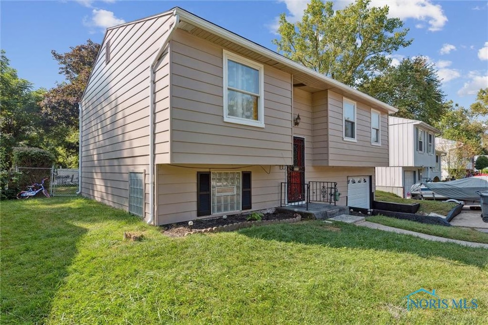 4229 Wickford Point Dr, Toledo, OH 43607 - photo 1