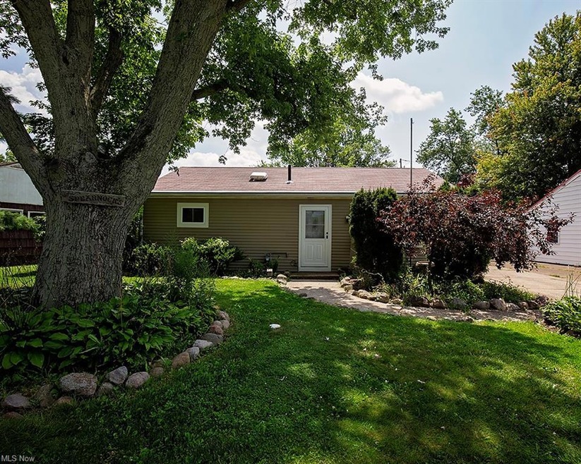 2904 Riverview Ln, Lorain, OH 44055 - photo 1