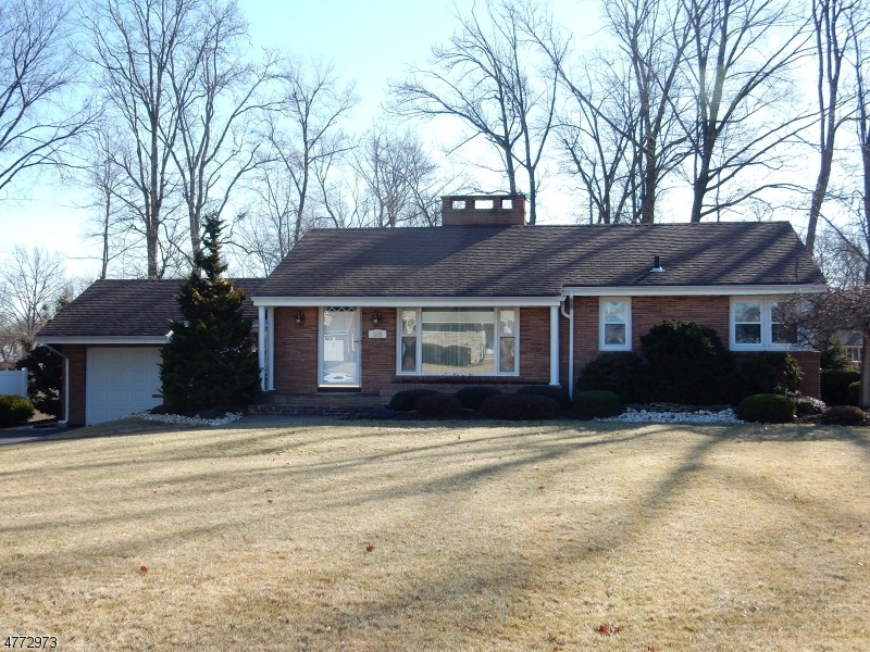 265 Laurel Ln, Clark, NJ 07066 - photo 1