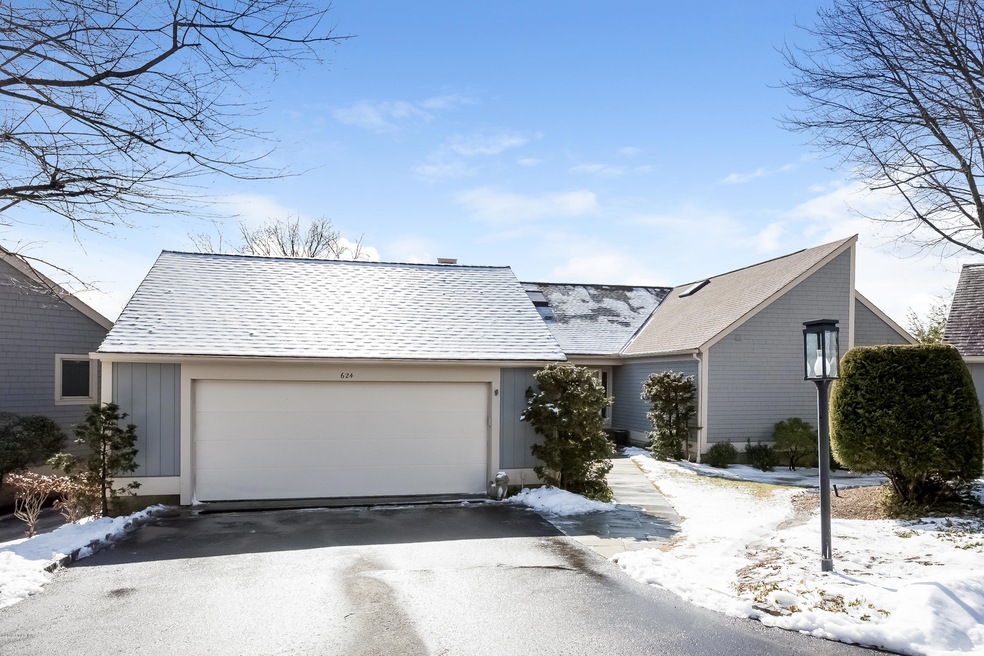 624 W Lyon Farm Dr, Greenwich, CT 06831 - photo 1