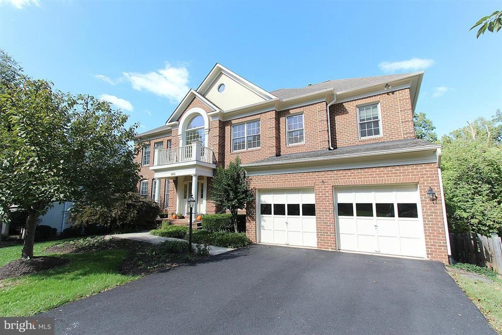 12010 Creekbend Dr, Reston, VA 20194 - photo 1