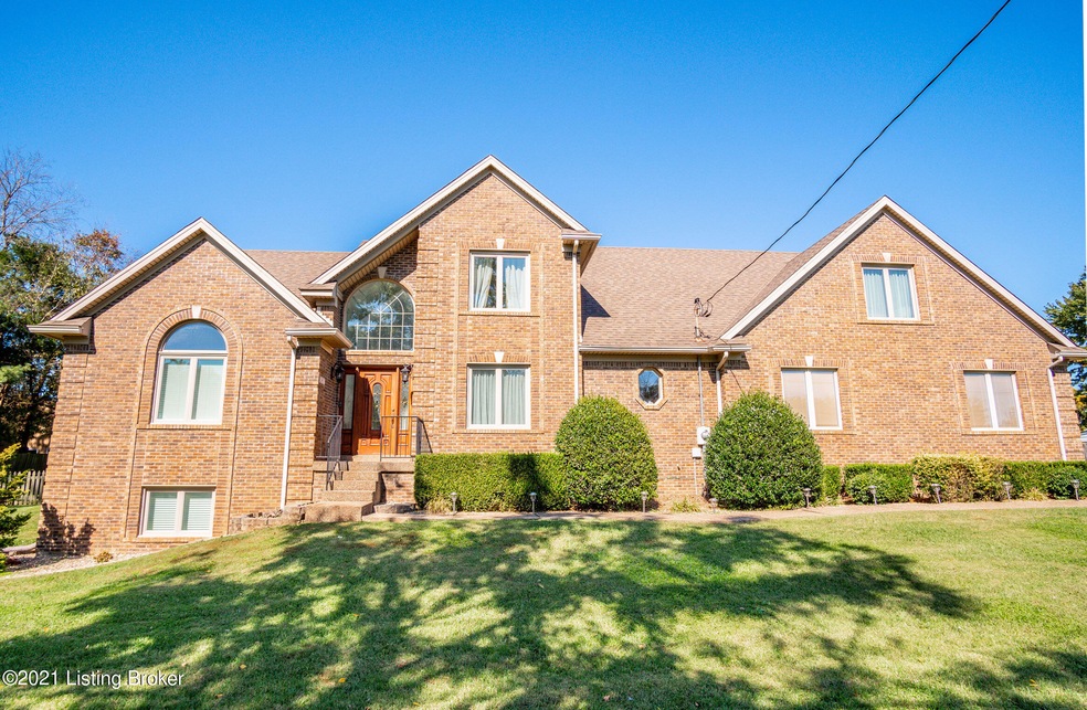 5405 Colonyridge Rd, Louisville, KY 40229 - photo 1