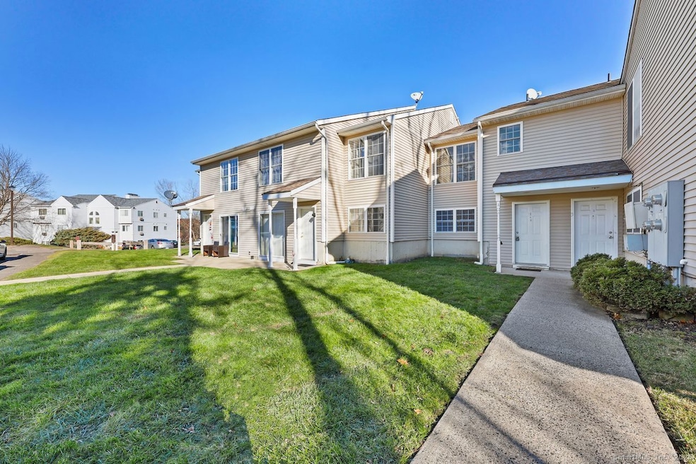 92 Hamden Ave unit 4, Waterbury, CT 06704 - photo 1