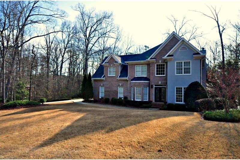 Beautiful 4 BR/2.5 BA Traditional Home!