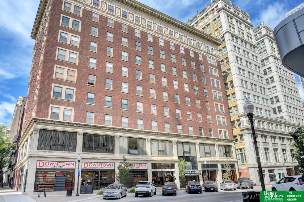 Regis unit 304, Omaha, NE 68102 - photo 1