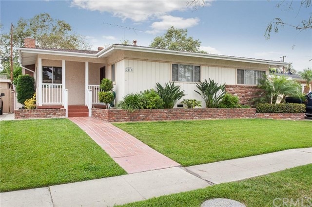 front of house. Long driveway to the right. can fi