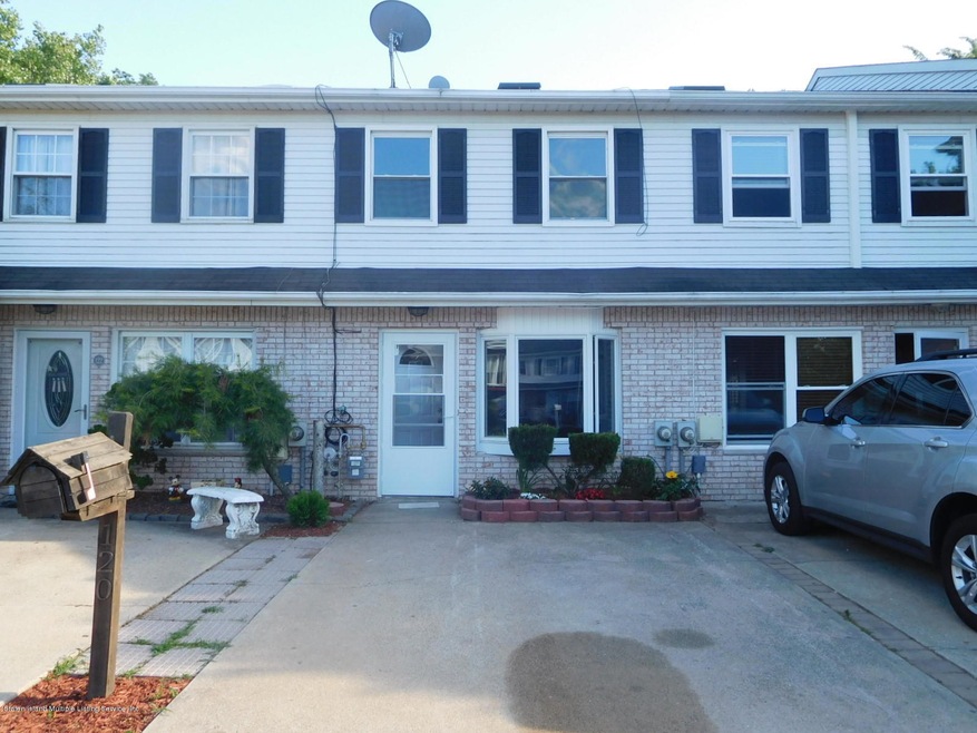 120 Blythe Place, Staten Island, NY 10306 - photo 1