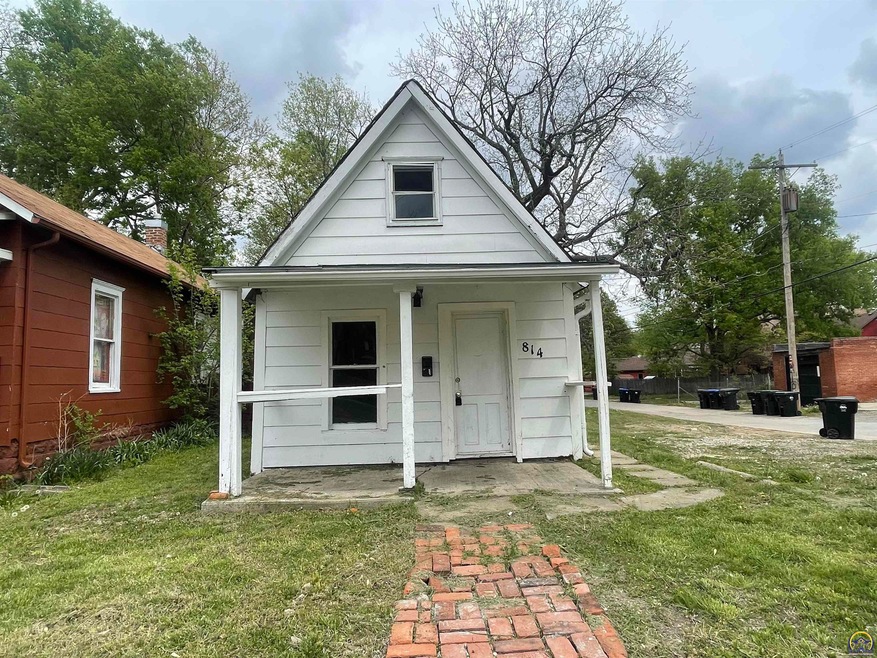 814 SW 5th St, Topeka, KS 66603 - photo 1
