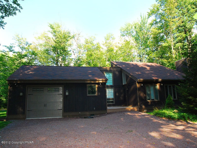 110 Crockett's Crescent, Pocono Pines, PA 18350 - photo 1
