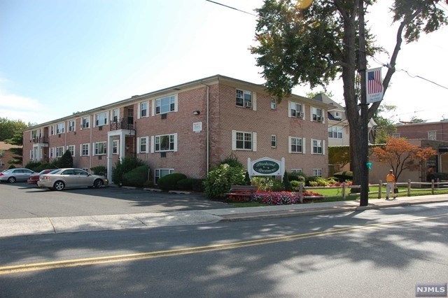 79 Washington Ave unit 14, Dumont, NJ 07628 - photo 1