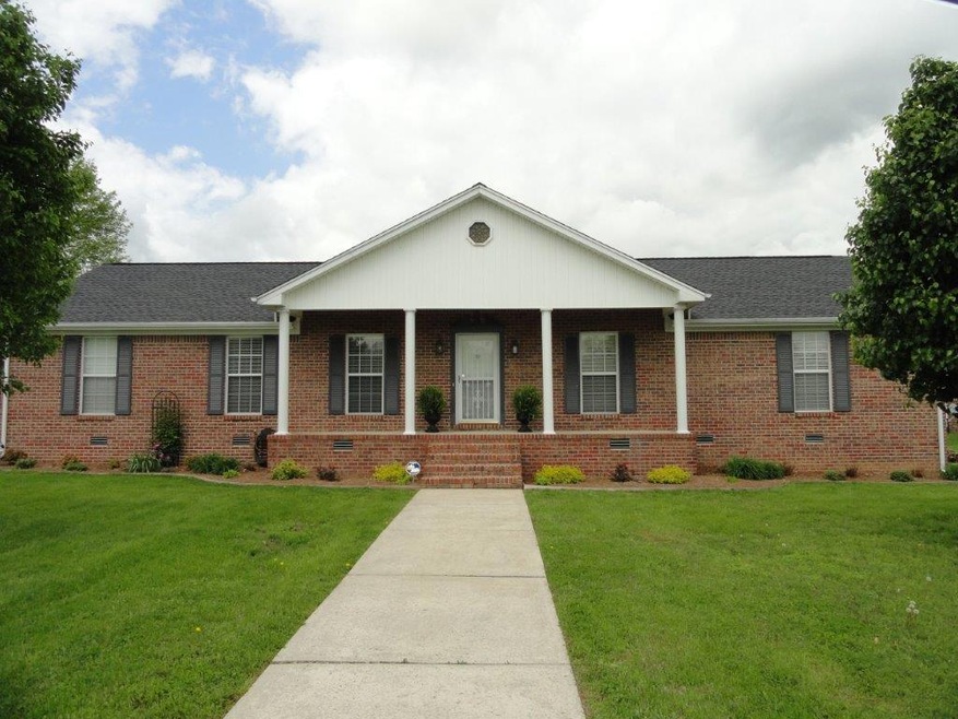 1702 S Cannon Blvd, Shelbyville, TN 37160 - photo 1