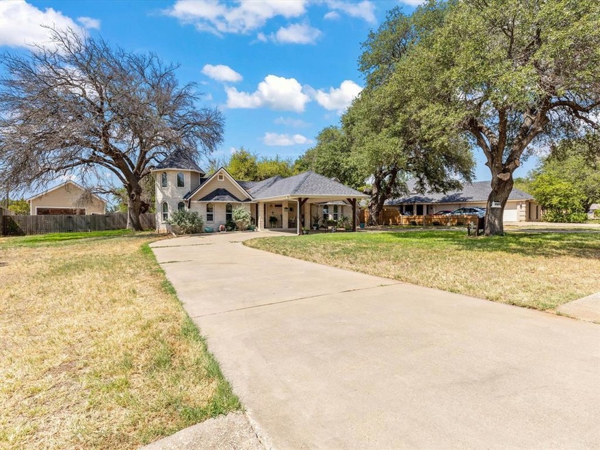 614 Aqua Vista Dr, Granbury, TX 76049 - photo 1